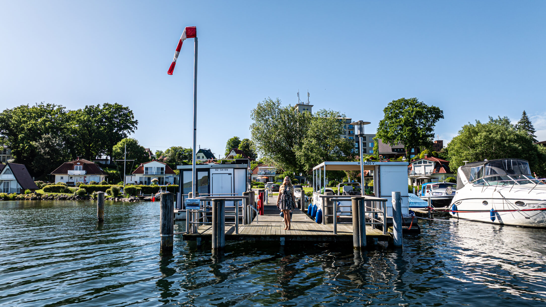 Schweriner See mit Steg und Booten